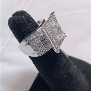 Bella Luce White Diamond Simulant Ring